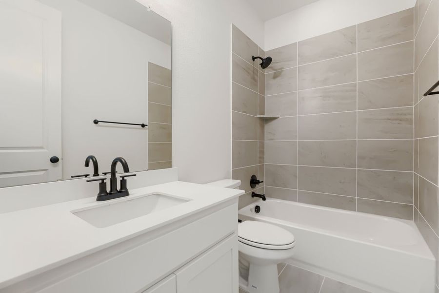 2604 Grinnel - Full Bathroom 2604 Grinnel - Full Bathroom