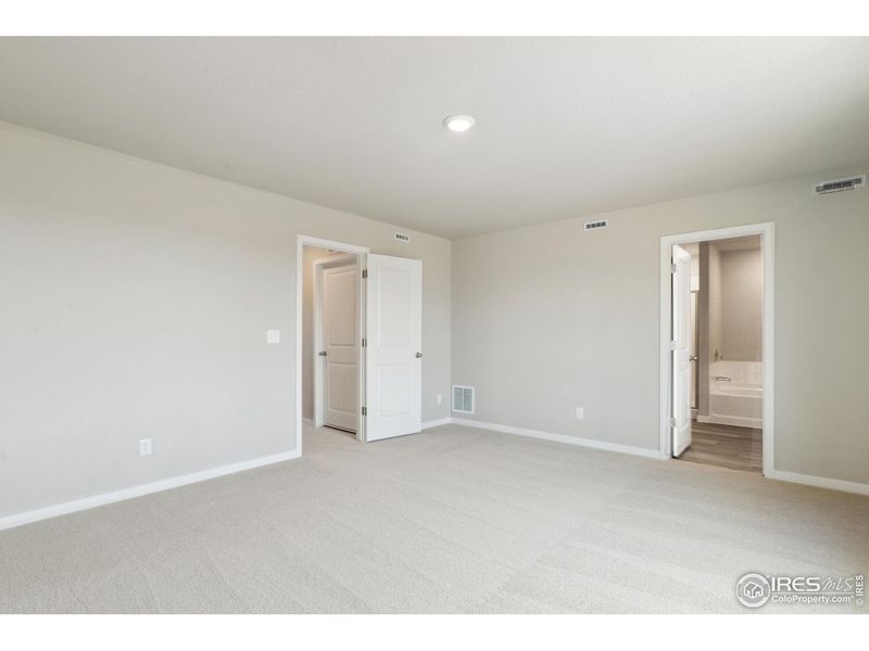 Spacious, unfurnished interior of a new home in Hidden Valley Farm, Severance (Image 9).