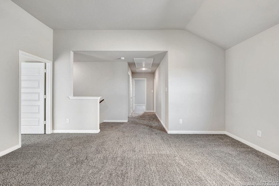 Spacious, unfurnished interior of a new home in Paloma Park, Converse (Image 28).