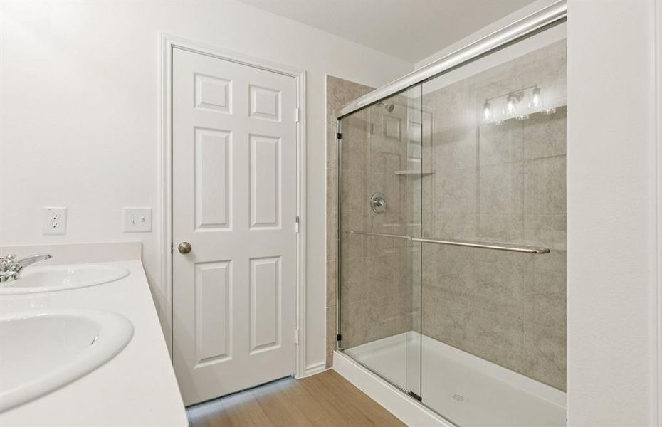 Modern owner's bathroom with spacious shower Modern owner's bathroom with spacious shower