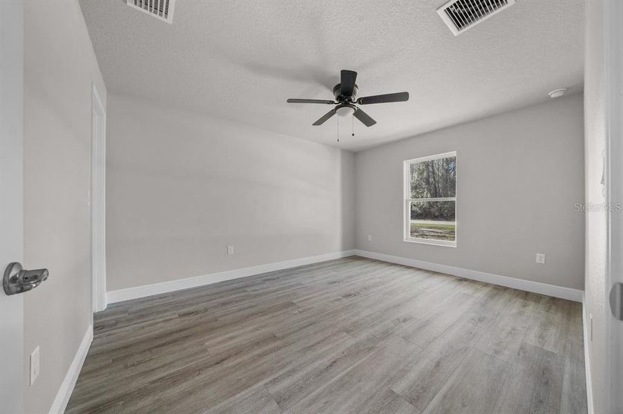Spacious, unfurnished interior of a new home in , Citrus Springs (Image 26).