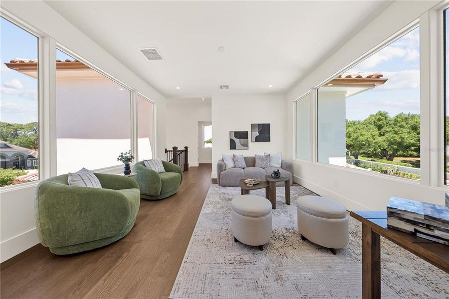 Furnished interior view inside a new home in , Orlando (Image 7).