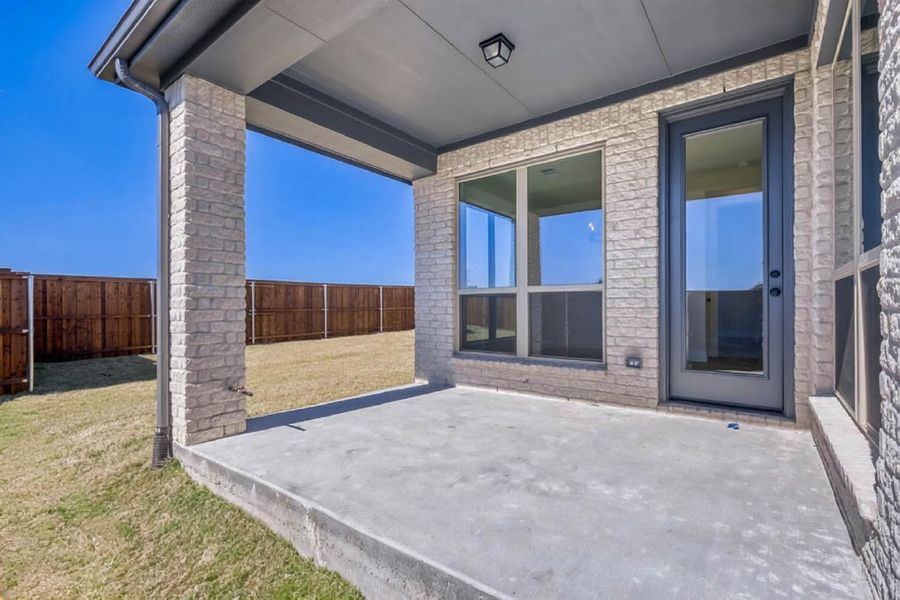 Exterior details and patio area of a home in Meraki, Forney (Image 3).