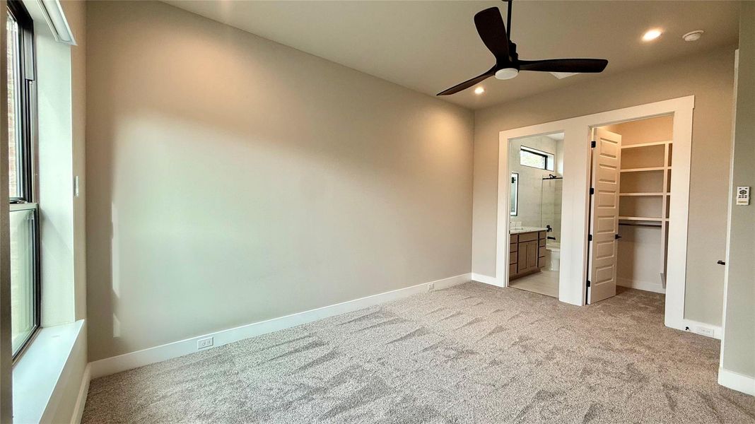 Spacious, unfurnished interior of a new home in , San Antonio (Image 25).