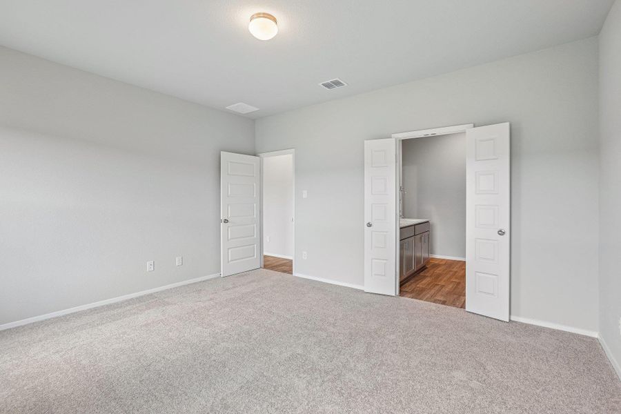 Spacious, unfurnished interior of a new home in Cloverleaf, Austin (Image 24). Spacious, unfurnished interior of a new home in Cloverleaf, Austin (Image 24).