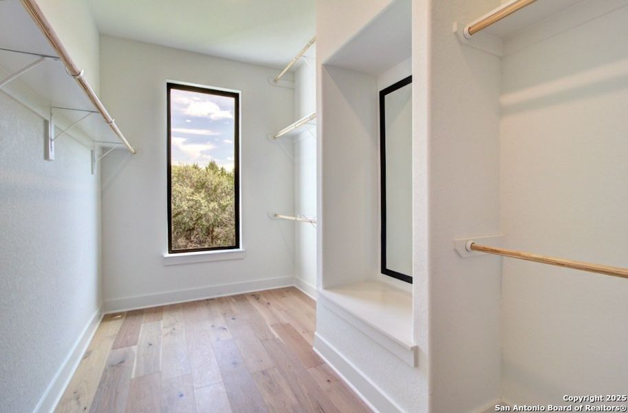 Spacious, unfurnished interior of a new home in Verandas at the Rim, San Antonio (Image 46).