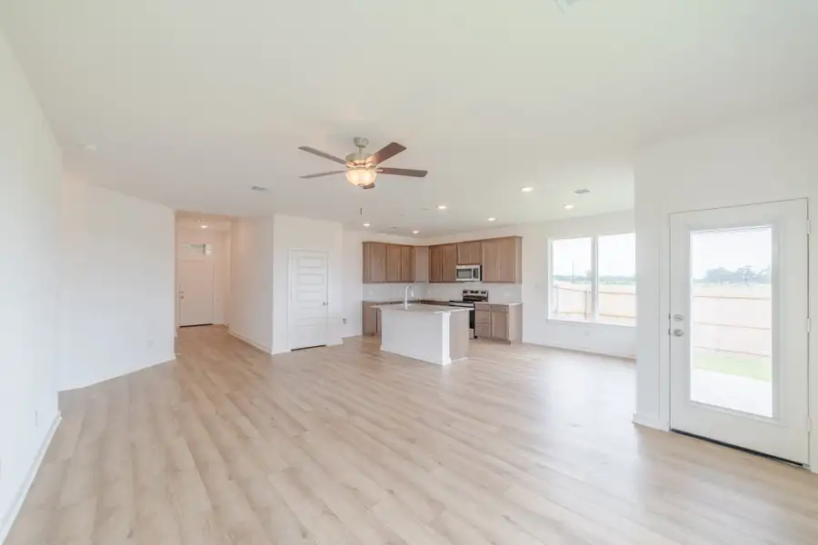 Spacious, unfurnished interior of a new home in Gourd Creek, Bryan (Image 5).