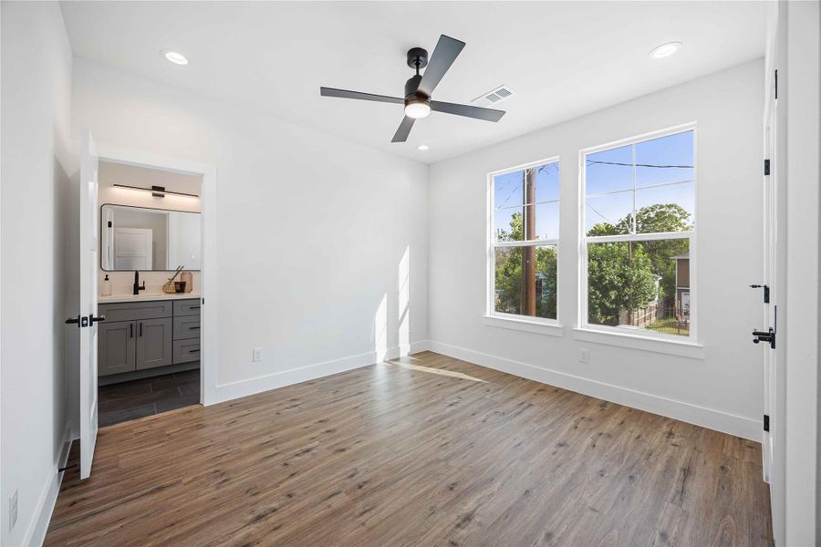 Spacious, unfurnished interior of a new home in , Houston (Image 18).