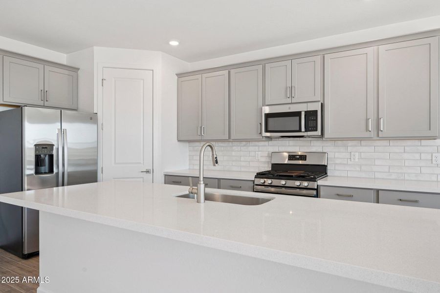 14-web-or-mls-W Bajada Rd-S2409-014