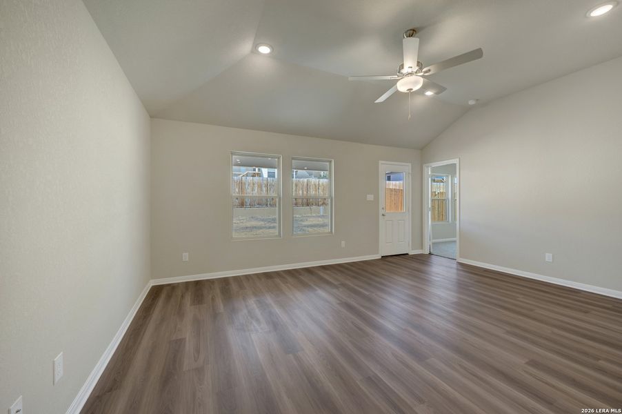 Spacious, unfurnished interior of a new home in Hunters Ranch, San Antonio (Image 25).