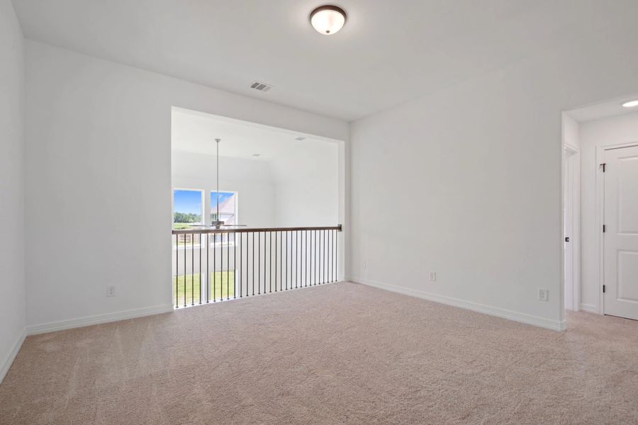 Spacious, unfurnished interior of a new home in Blue Heron Estates, Mont Belvieu (Image 14).