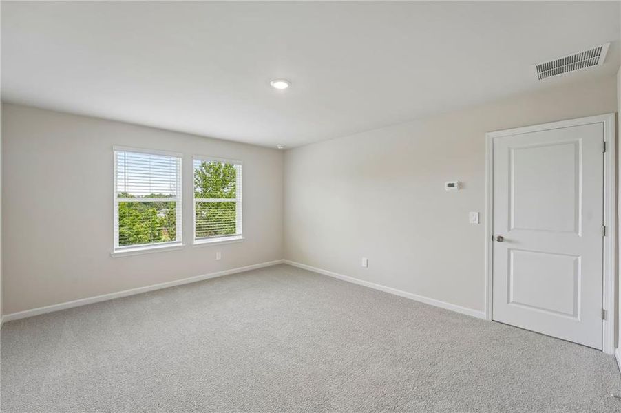 Spacious, unfurnished interior of a new home in Ivey Township, Dallas (Image 55).