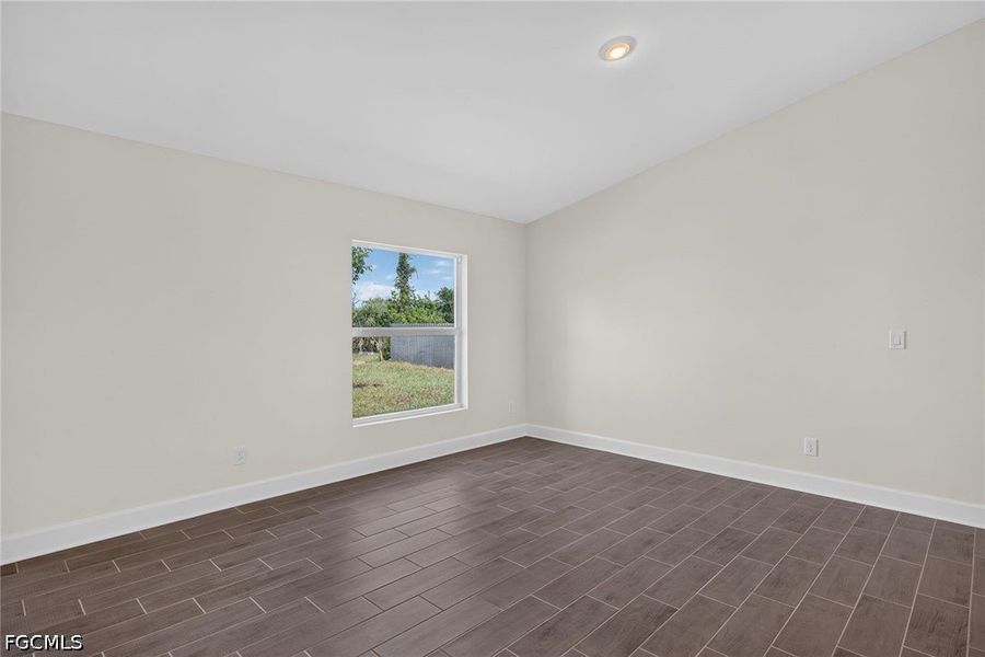Spacious, unfurnished interior of a new home in Cape Coral, Cape Coral (Image 14).
