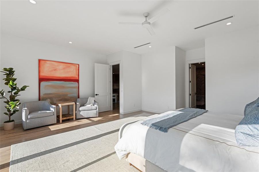 Master bedroom Master bedroom