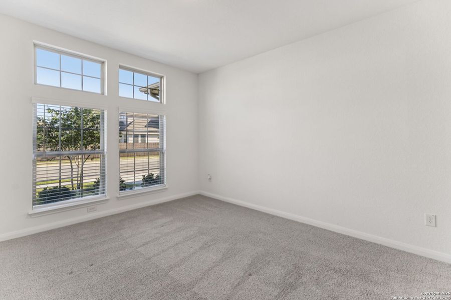 Spacious, unfurnished interior of a new home in Rhine Valley, Schertz (Image 46).