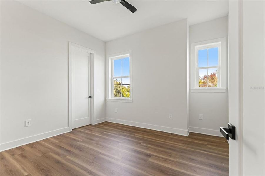 Spacious, unfurnished interior of a new home in , Seminole (Image 24).