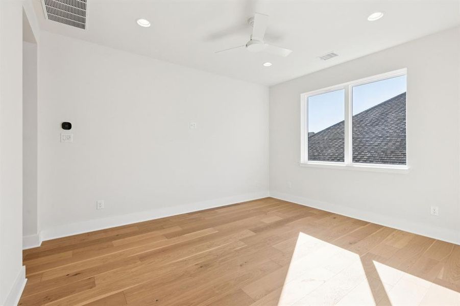 Spacious, unfurnished interior of a new home in , Roanoke (Image 31).