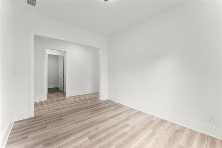 Spacious, unfurnished interior of a new home in Hillgrove Preserve, Powder Springs (Image 51).