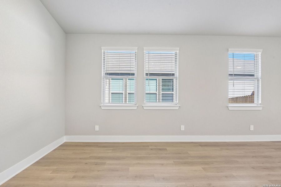 Spacious, unfurnished interior of a new home in Royal Crest, San Antonio (Image 30).