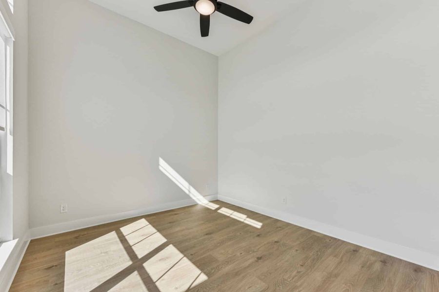 Spacious, unfurnished interior of a new home in Feathergrass, Florence (Image 69).