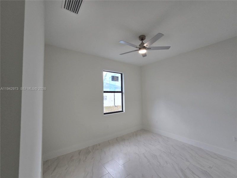 Spacious, unfurnished interior of a new home in , Lehigh Acres (Image 12).