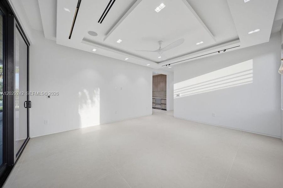 Spacious, unfurnished interior of a new home in , Fort Lauderdale (Image 63).