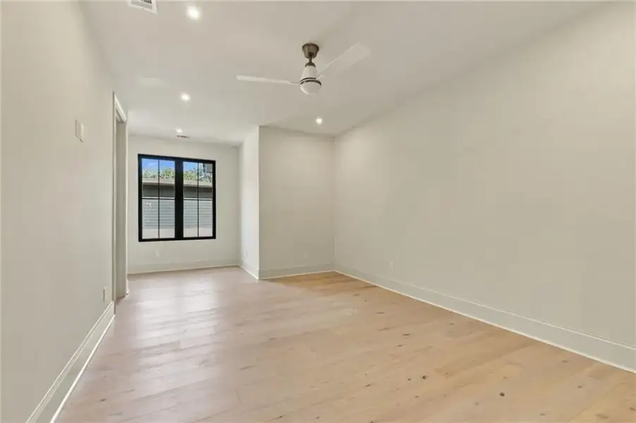 Spacious, unfurnished interior of a new home in , Sandy Springs (Image 55).