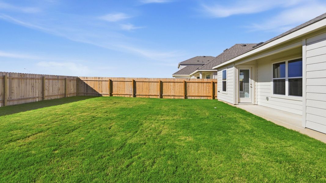 Exterior details and patio area of a home in Sky Ridge, San Marcos (Image 3).