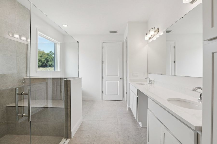 Representative furnished interior of a home built from the Sierra by Maronda Homes in Marion Oaks, Ocala (Image 8).