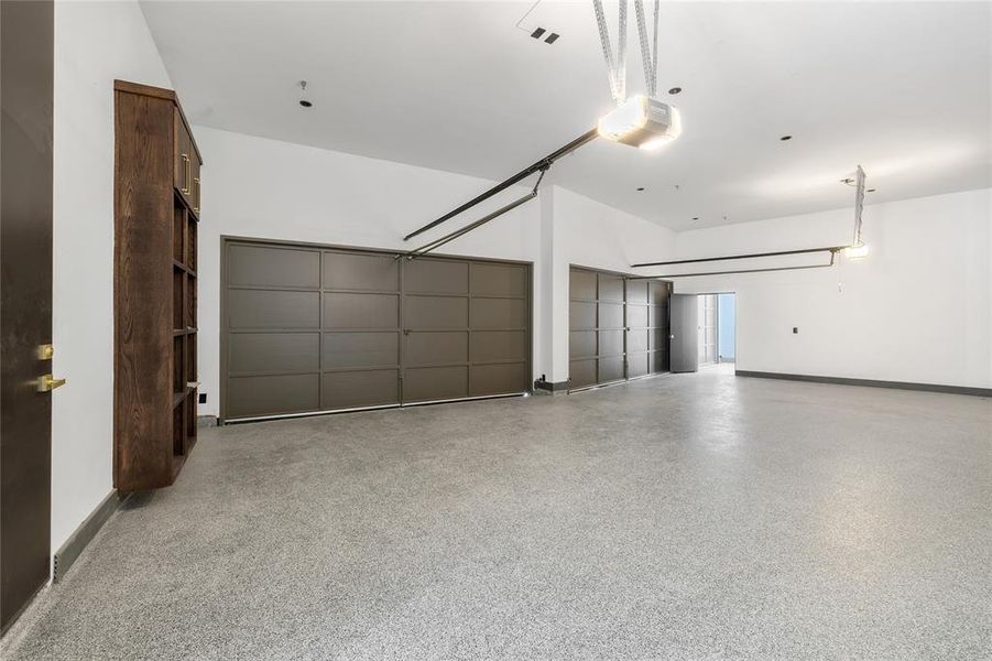 Spacious, unfurnished interior of a new home in , Dallas (Image 19).