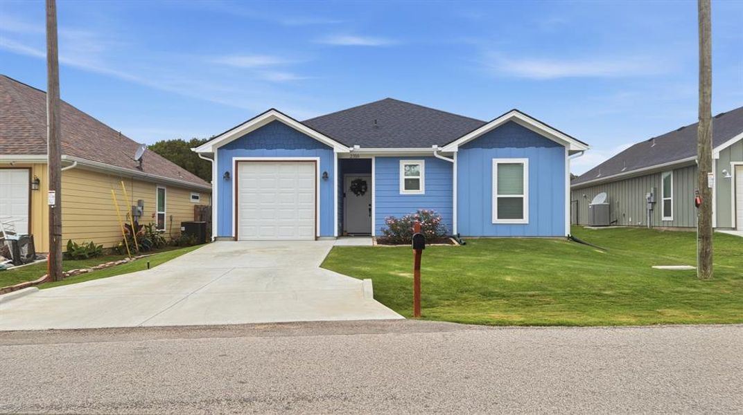 Front exterior of a new home in , Granbury, TX, highlighting curb appeal (Image 24). Front exterior of a new home in , Granbury, TX, highlighting curb appeal (Image 24).