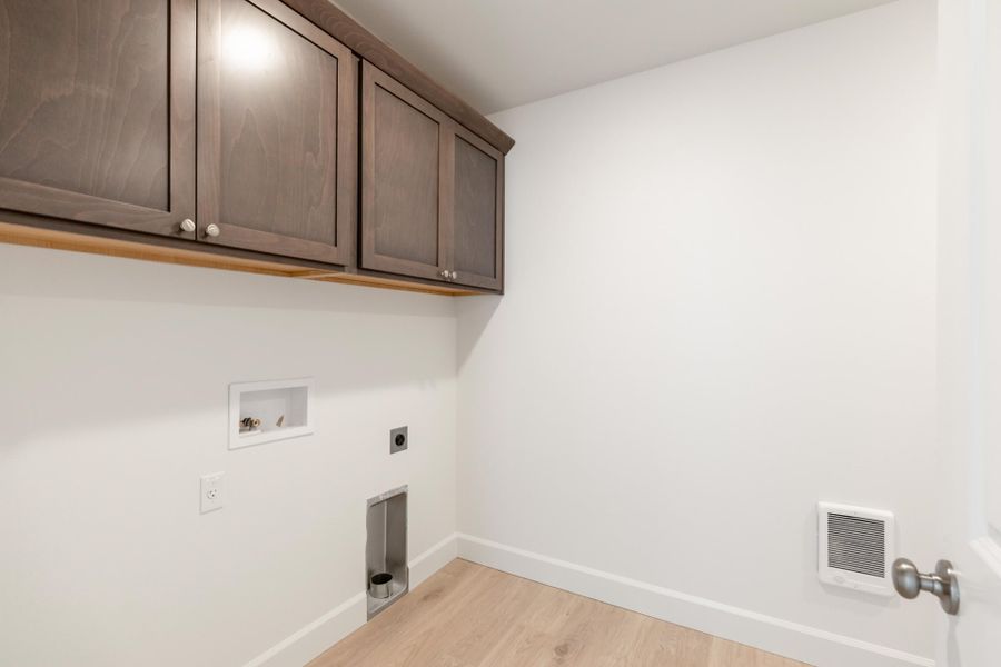 Spacious, unfurnished interior of a new home in Feather Ridge, Redmond (Image 26). Spacious, unfurnished interior of a new home in Feather Ridge, Redmond (Image 26).