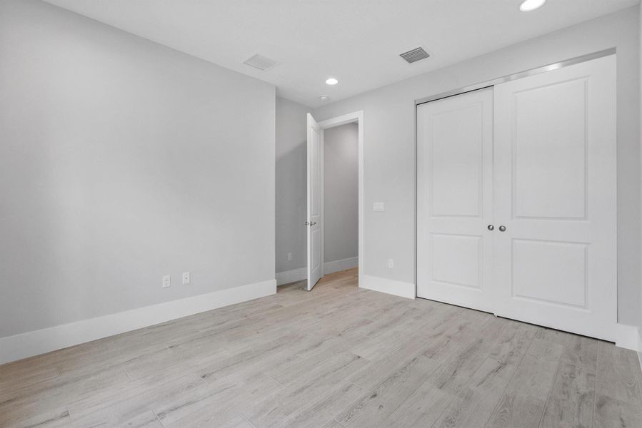 Spacious, unfurnished interior of a new home in , Vero Beach (Image 16).