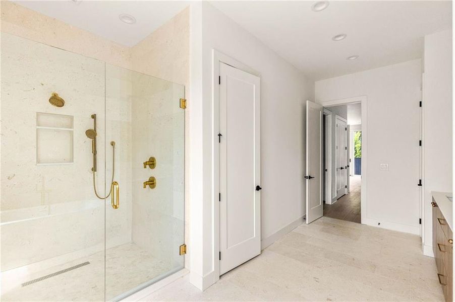 Spacious, unfurnished interior of a new home in , Chattahoochee Hills (Image 17).