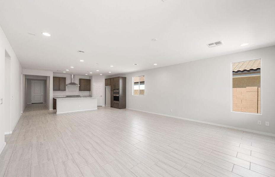 Spacious, unfurnished interior of a new home in Artisan at Asante, Surprise (Image 19). Spacious, unfurnished interior of a new home in Artisan at Asante, Surprise (Image 19).