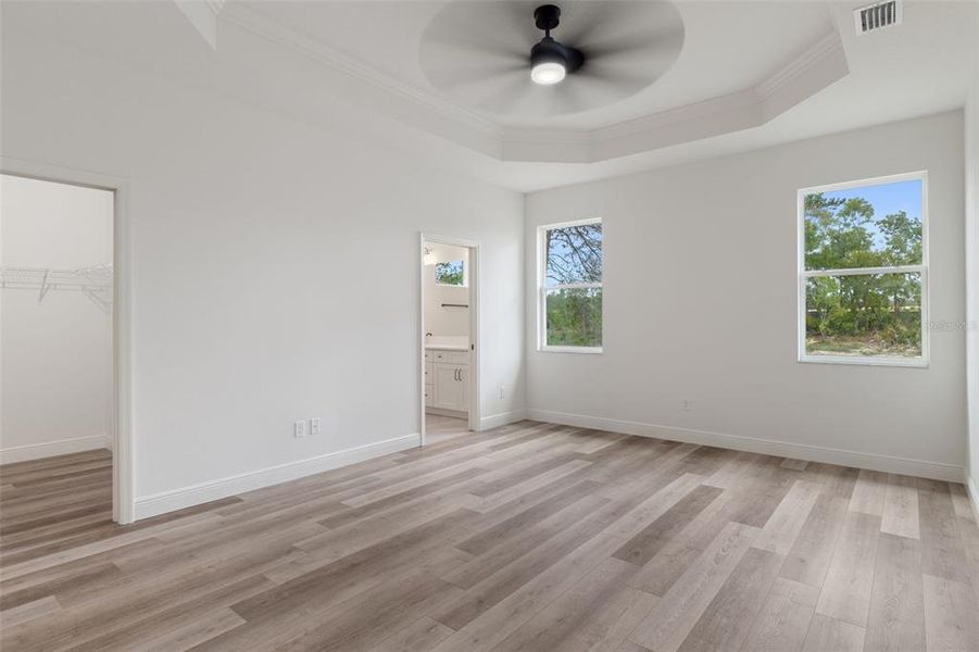 Spacious, unfurnished interior of a new home in , Weeki Wachee (Image 18).