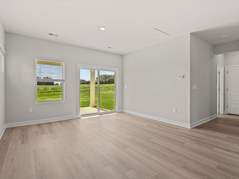 Spacious, unfurnished interior of a new home in Village at White Pine, Pendleton (Image 10).