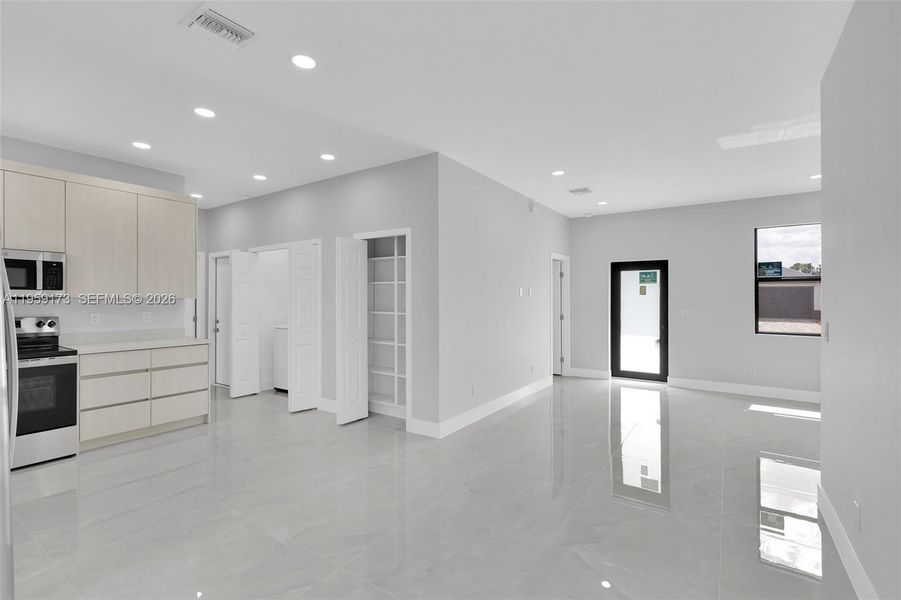 Spacious, unfurnished interior of a new home in , Lehigh Acres (Image 41).