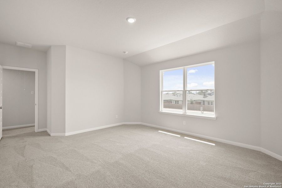 Spacious, unfurnished interior of a new home in Abbott Place, St. Hedwig (Image 15).