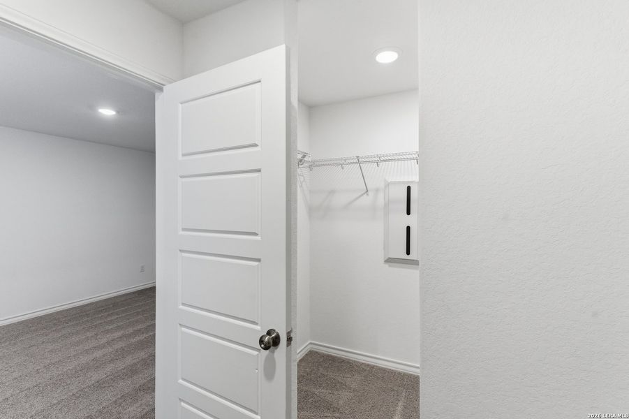 Spacious, unfurnished interior of a new home in Vista Real, Converse (Image 14).