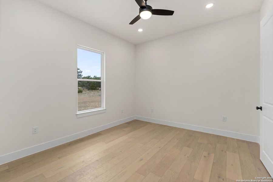 Spacious, unfurnished interior of a new home in , Bandera (Image 22).