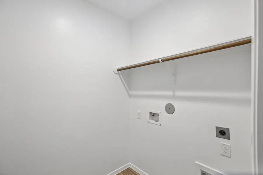 Spacious, unfurnished interior of a new home in Sorella, Tomball (Image 14).