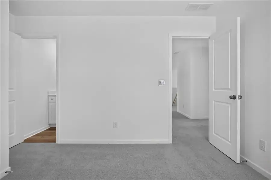 Spacious, unfurnished interior of a new home in Apalachee Hills, Bethlehem (Image 15).