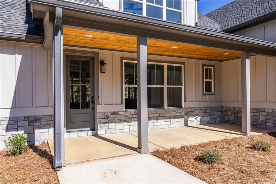 Exterior details and patio area of a home in , Dallas (Image 4).