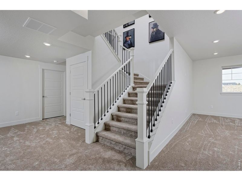 Spacious, unfurnished interior of a new home in Sonders, Fort Collins (Image 20).