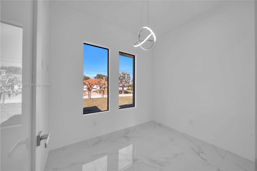 Spacious, unfurnished interior of a new home in , Cape Coral (Image 31).