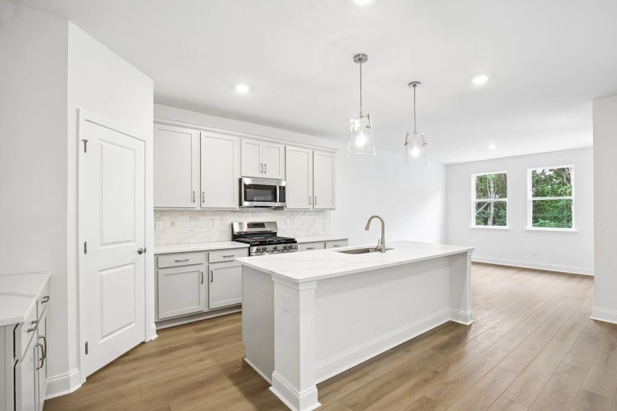 Kitchen & Dining Area