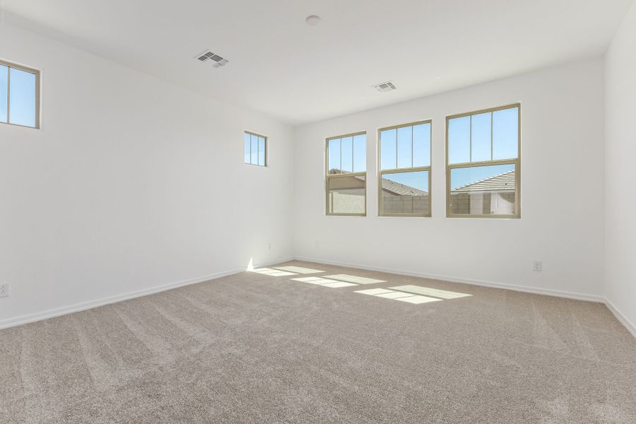 Spacious, unfurnished interior of a new home in Las Ventanas, Goodyear (Image 12).