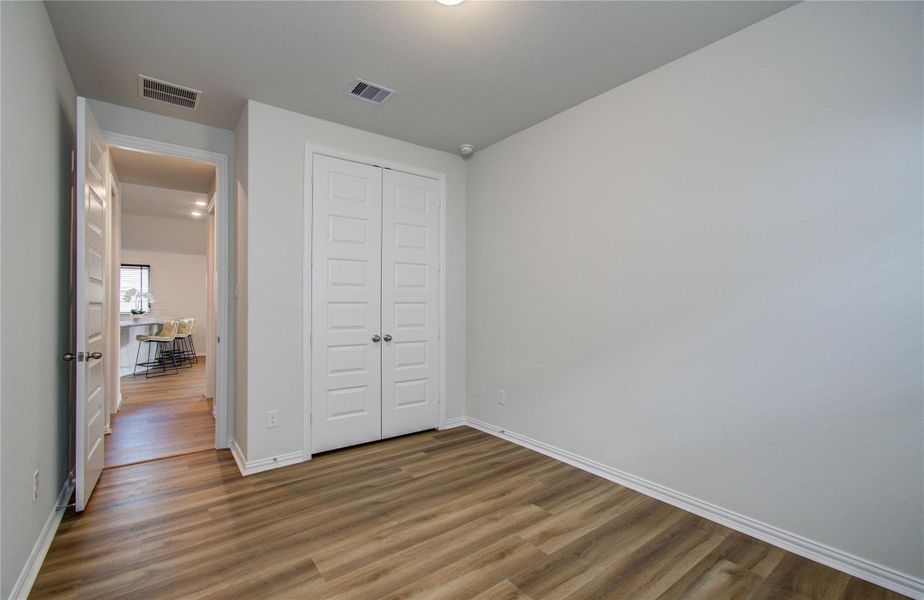 Spacious, unfurnished interior of a new home in Sunterra, Katy (Image 20).