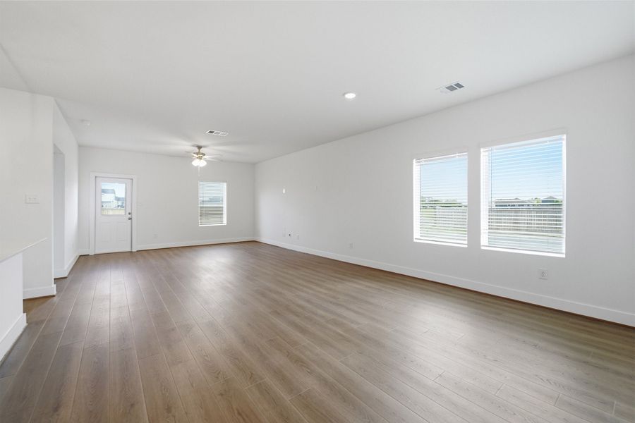 Spacious, unfurnished interior of a new home in Paramount, Kyle (Image 19).